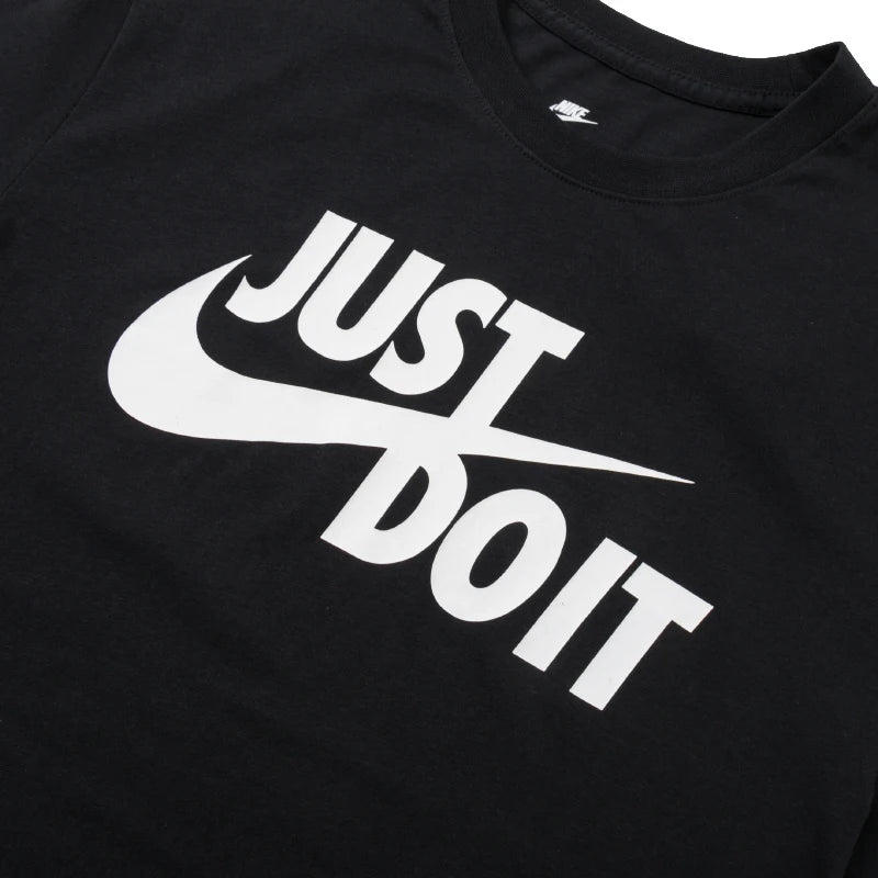 Nike Men's Tee Just Do It Swoosh Short-Sleeved Comfortable, Breathable and Trendy T-Shirt
